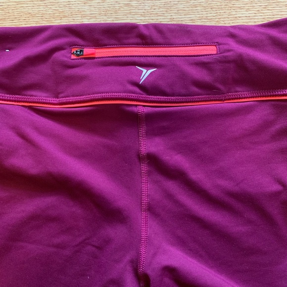 Old Navy Go Dry Workout Leggings - Picture 4 of 4